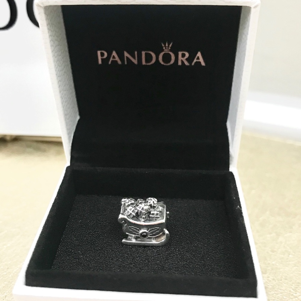 💯 Authentic Pandora Santa’s Sleigh Charm